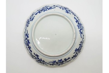 江戸から明治期　古伊万里　染付　直径約20cm(6.6寸)　蛸唐草文に松竹梅文が映える輪花型中皿4枚セット　(R-089685)