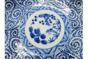 江戸から明治期　古伊万里　染付　直径約20cm(6.6寸)　蛸唐草文に松竹梅文が映える輪花型中皿4枚セット　(R-089685)
