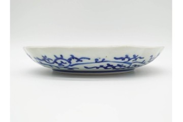 江戸から明治期　古伊万里　染付　直径約20cm(6.6寸)　蛸唐草文に松竹梅文が映える輪花型中皿3枚セット　(R-089686)