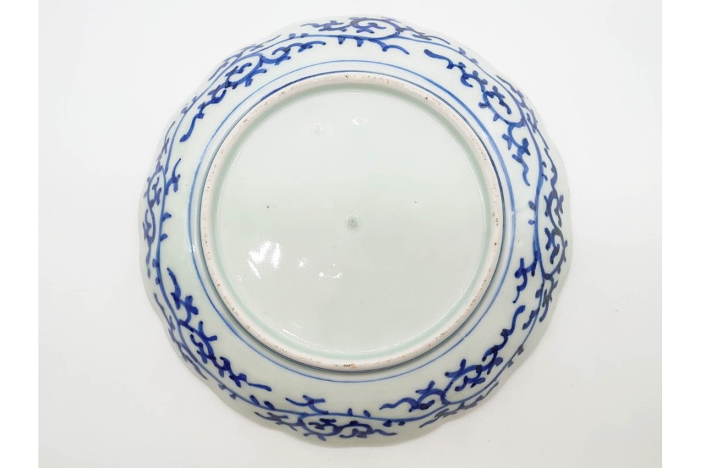 江戸から明治期　古伊万里　染付　直径約20cm(6.6寸)　蛸唐草文に松竹梅文が映える輪花型中皿3枚セット　(R-089686)