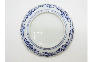 江戸から明治期　古伊万里　染付　直径約20cm(6.6寸)　蛸唐草文に松竹梅文が映える輪花型中皿3枚セット　(R-089686)