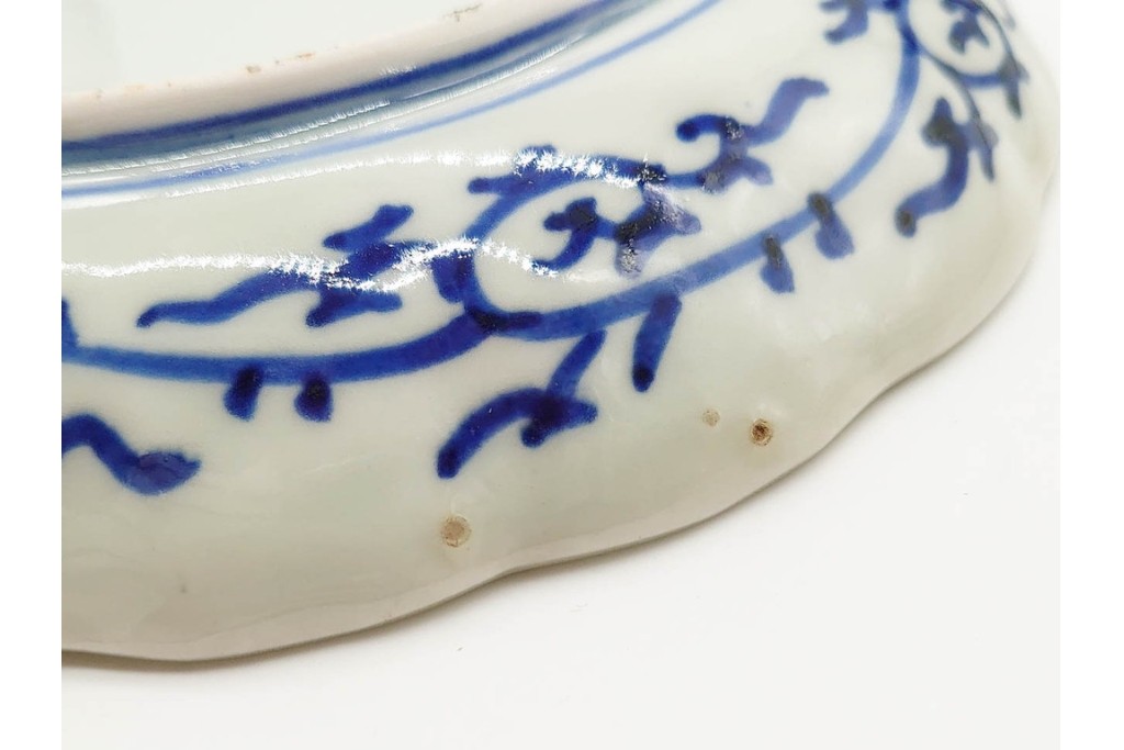 江戸から明治期　古伊万里　染付　直径約20cm(6.6寸)　蛸唐草文に松竹梅文が映える輪花型中皿3枚セット　(R-089686)