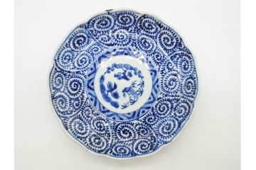 江戸から明治期　古伊万里　染付　直径約20cm(6.6寸)　蛸唐草文に松竹梅文が映える輪花型中皿3枚セット　(R-089686)