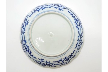 江戸から明治期　古伊万里　染付　直径約20cm(6.6寸)　蛸唐草文に松竹梅文が映える輪花型中皿3枚セット　(R-089686)