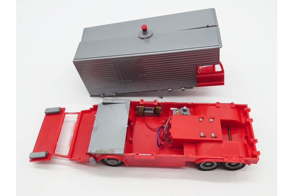 当時物　IMAI(旧イマイ)　キャプテンスカーレットの追跡戦闘車・秘密トレーラー・ヘリコプター　サンダーバードのジェットモグラタンク　プラモデルなどまとめてセット　外箱付き　(R-089691)