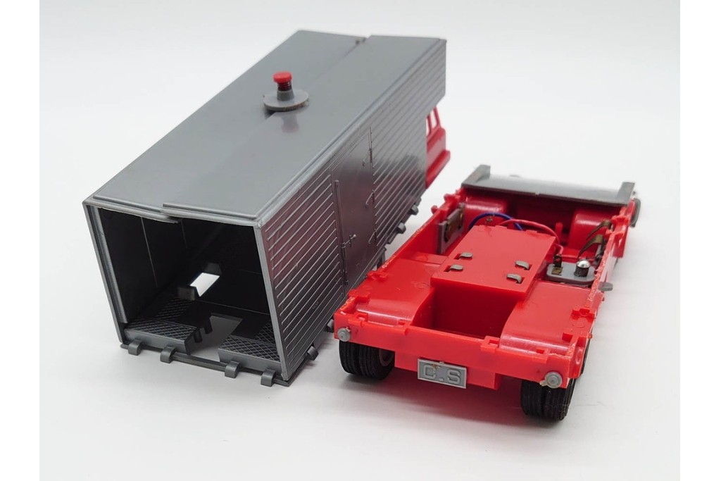 当時物　IMAI(旧イマイ)　キャプテンスカーレットの追跡戦闘車・秘密トレーラー・ヘリコプター　サンダーバードのジェットモグラタンク　プラモデルなどまとめてセット　外箱付き　(R-089691)