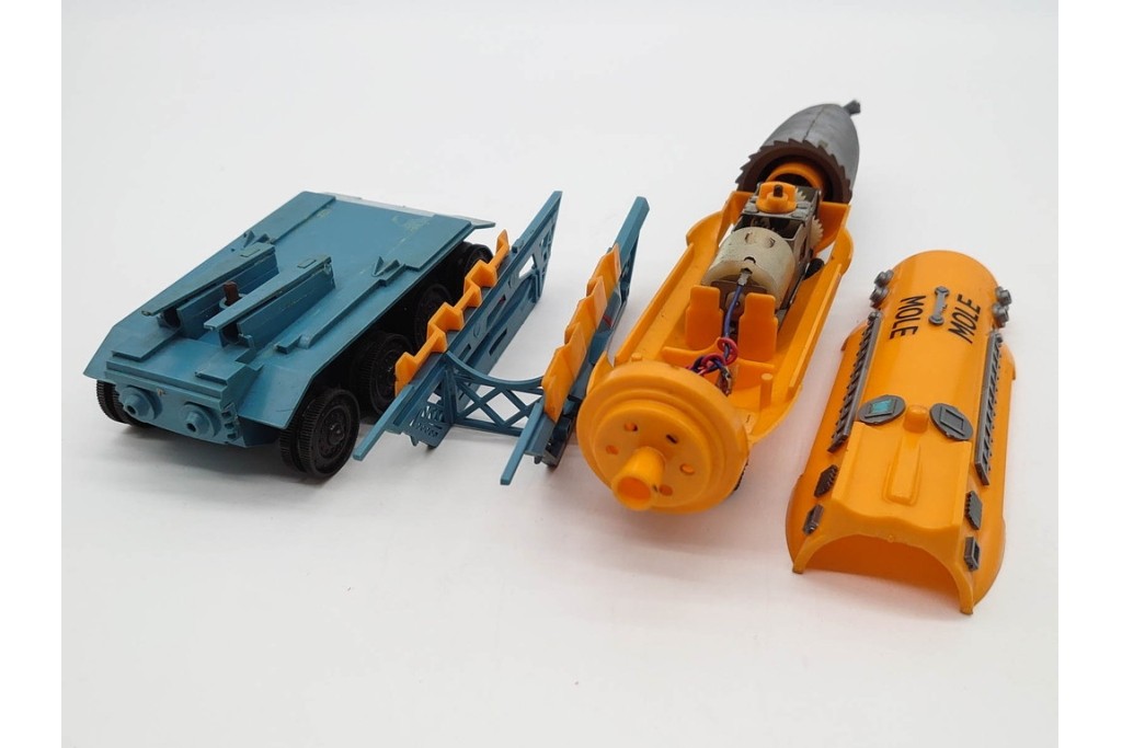 当時物　IMAI(旧イマイ)　キャプテンスカーレットの追跡戦闘車・秘密トレーラー・ヘリコプター　サンダーバードのジェットモグラタンク　プラモデルなどまとめてセット　外箱付き　(R-089691)