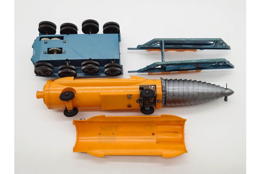 当時物　IMAI(旧イマイ)　キャプテンスカーレットの追跡戦闘車・秘密トレーラー・ヘリコプター　サンダーバードのジェットモグラタンク　プラモデルなどまとめてセット　外箱付き　(R-089691)
