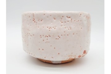 人間国宝 鈴木蔵　志野(志埜)焼　直径約14cm(4.6寸)　やわらかな白釉が趣深い茶碗　二重箱　共箱・共布付き　(R-089692)