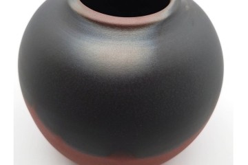 人間国宝　五代 伊藤赤水　赤と黒のコントラストが美しい無名異壺(壷)　共箱付き　(R-089693)