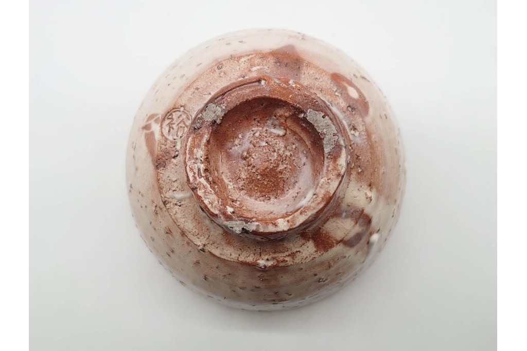 岡田裕　直径約14cm(4.6寸)　土の温かみを感じる萩茶碗　共箱付き　(R-089694)
