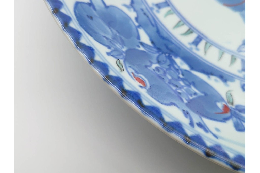 宮崎祐輔　有田焼　直径約29cm(9.5寸)　染錦柘榴駱駝の鉢　皿立て・共箱付き　(R-089697)