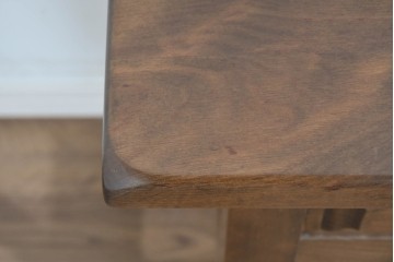 中古　美品　スペイン　ターニングレッグが印象的な引き出し付きサイドテーブル　(R-089701)