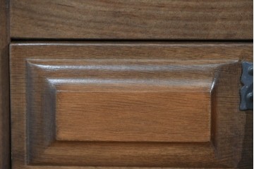 中古　美品　スペイン　ターニングレッグが印象的な引き出し付きサイドテーブル　(R-089701)