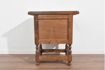 中古　美品　スペイン　ターニングレッグが印象的な引き出し付きサイドテーブル　(R-089701)