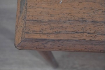 デンマークヴィンテージ　BR Gelsted(BRモブラー・ゲルステッド)　ローズウッド材　美しい木目のネストテーブル　(R-089702)