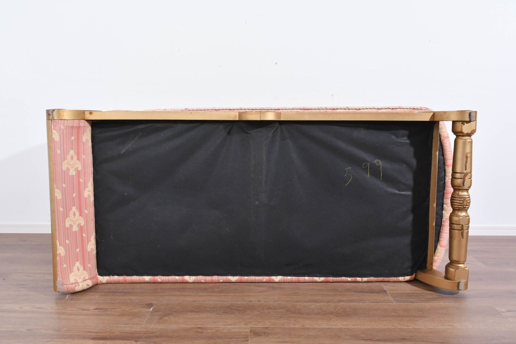 中古　ピンク×ゴールドの華やかな色合いのアンティーク調シェーズロング　(R-089706)