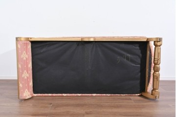 中古　ピンク×ゴールドの華やかな色合いのアンティーク調シェーズロング　(R-089706)