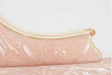 中古　ピンクの花柄とゴールドカラーの装飾が華やかなシェーズロング　(R-089707)