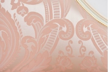 中古　ピンクの花柄とゴールドカラーの装飾が華やかなシェーズロング　(R-089707)