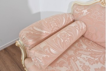 中古　ピンクの花柄とゴールドカラーの装飾が華やかなシェーズロング　(R-089707)