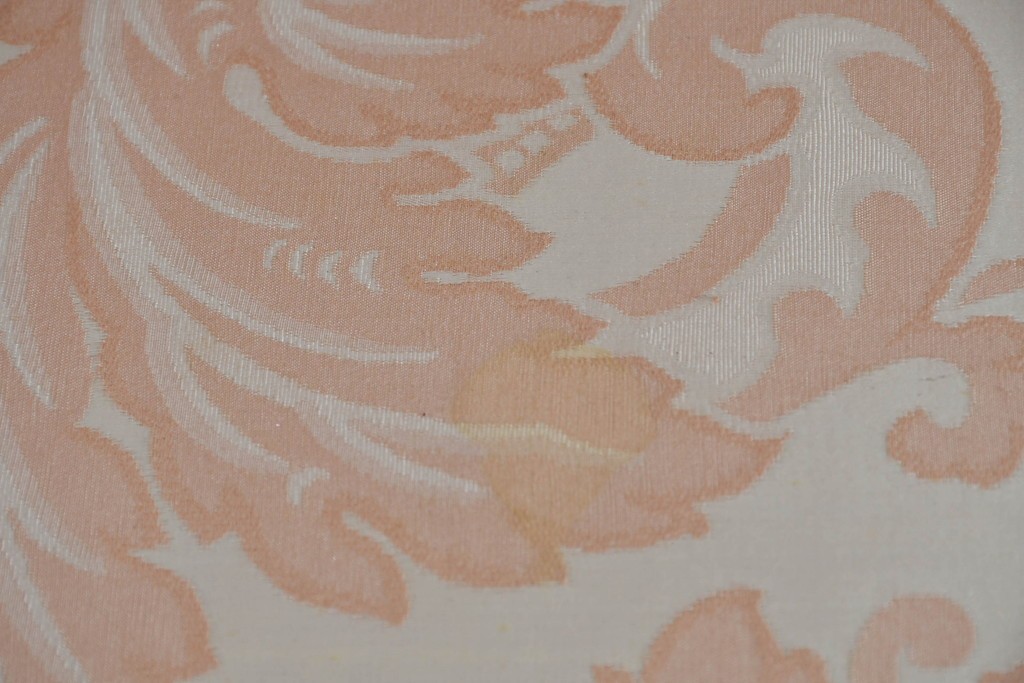 中古　ピンクの花柄とゴールドカラーの装飾が華やかなシェーズロング　(R-089707)