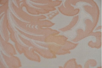中古　ピンクの花柄とゴールドカラーの装飾が華やかなシェーズロング　(R-089707)