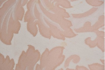 中古　ピンクの花柄とゴールドカラーの装飾が華やかなシェーズロング　(R-089707)