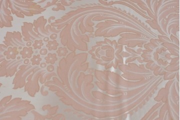 中古　ピンクの花柄とゴールドカラーの装飾が華やかなシェーズロング　(R-089707)