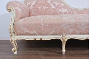 中古　ピンクの花柄とゴールドカラーの装飾が華やかなシェーズロング　(R-089707)