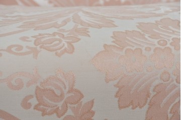 中古　ピンクの花柄とゴールドカラーの装飾が華やかなシェーズロング　(R-089707)
