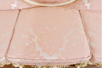 中古　SILIK(シリック)　ロココ調　優美な花柄と曲線装飾が華やかな3人掛けソファ　定価約180万円　(R-089708)