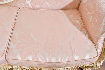 中古　SILIK(シリック)　ロココ調　優美な花柄と曲線装飾が華やかな3人掛けソファ　定価約180万円　(R-089708)