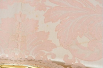 中古　SILIK(シリック)　ロココ調　優美な花柄と曲線装飾が華やかな3人掛けソファ　定価約180万円　(R-089708)