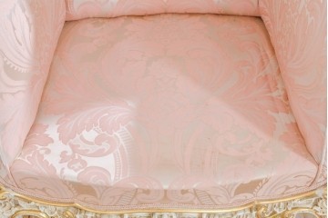 中古　SILIK(シリック)　ロココ調　優美な花柄と曲線装飾が華やかな1人掛けソファ　定価約110万円　(R-089709)