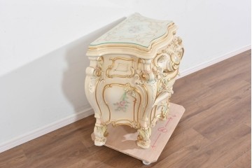 中古　美品　SILIK(シリック)　ロココ調　花柄と曲線装飾が繊細で美しいコンソールチェスト　定価約110万円　(R-089711)