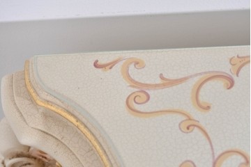 中古　美品　SILIK(シリック)　ロココ調　花柄と曲線装飾が繊細で美しいコンソールチェスト　定価約110万円　(R-089711)