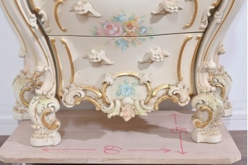 中古　美品　SILIK(シリック)　ロココ調　花柄と曲線装飾が繊細で美しいコンソールチェスト　定価約110万円　(R-089711)