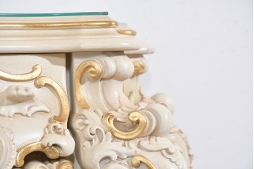 中古　美品　SILIK(シリック)　ロココ調　花柄と曲線装飾が繊細で美しいコンソールチェスト　定価約110万円　(R-089711)
