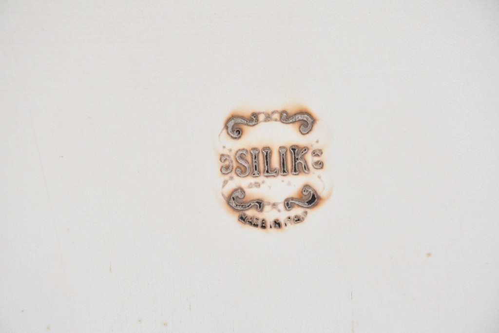 中古　美品　SILIK(シリック)　ロココ調　花柄と曲線装飾が繊細で美しいコンソールチェスト　定価約110万円　(R-089711)