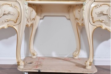 中古　美品　SILIK(シリック)　ロココ調　優美な花柄とゴールドの装飾が華やかな引き出し付きコンソールテーブル　現行定価約180万円　(R-089712)