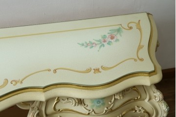 中古　美品　SILIK(シリック)　ロココ調　優美な花柄とゴールドの装飾が華やかな引き出し付きコンソールテーブル　現行定価約180万円　(R-089712)