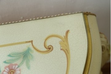 中古　美品　SILIK(シリック)　ロココ調　優美な花柄とゴールドの装飾が華やかな引き出し付きコンソールテーブル　現行定価約180万円　(R-089712)