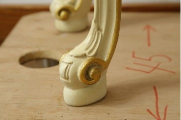 中古　美品　SILIK(シリック)　ロココ調　優美な花柄とゴールドの装飾が華やかな引き出し付きコンソールテーブル　現行定価約180万円　(R-089712)