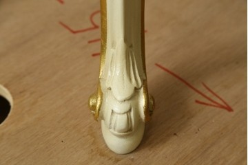 中古　美品　SILIK(シリック)　ロココ調　優美な花柄とゴールドの装飾が華やかな引き出し付きコンソールテーブル　現行定価約180万円　(R-089712)