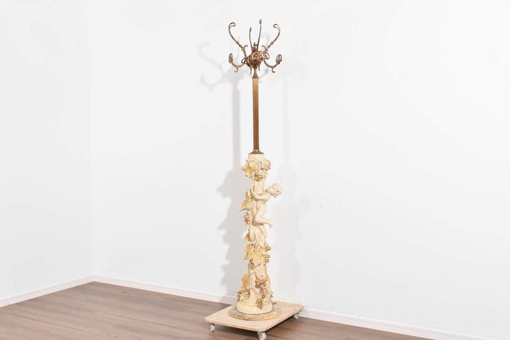 中古　SILIK(シリック)　ブドウと人物モチーフの装飾が華やかなポールハンガー　定価約46万円　(R-089714)