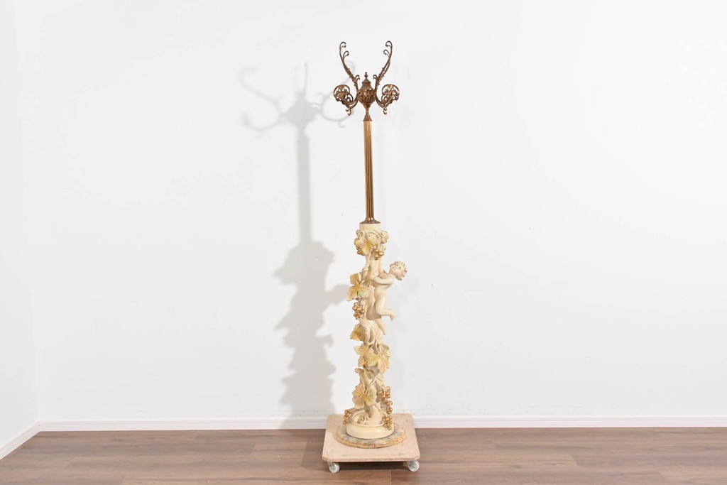 中古　SILIK(シリック)　ブドウと人物モチーフの装飾が華やかなポールハンガー　定価約46万円　(R-089714)