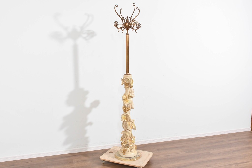中古　SILIK(シリック)　ブドウと人物モチーフの装飾が華やかなポールハンガー　定価約46万円　(R-089714)
