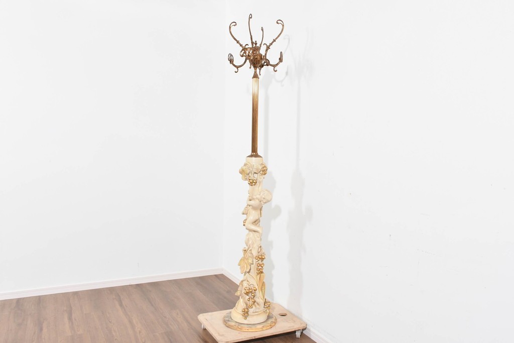 中古　SILIK(シリック)　ブドウと人物モチーフの装飾が華やかなポールハンガー　定価約46万円　(R-089714)