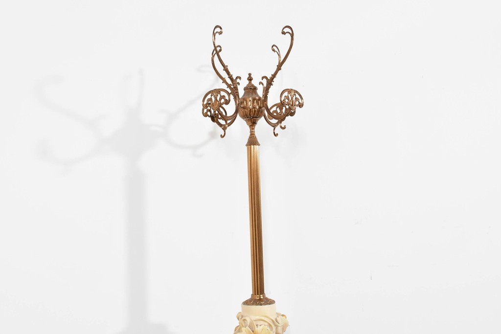 中古　SILIK(シリック)　ブドウと人物モチーフの装飾が華やかなポールハンガー　定価約46万円　(R-089714)